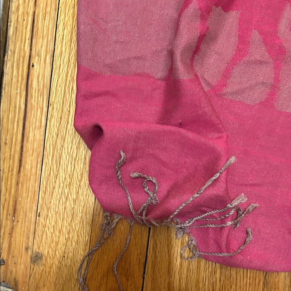 Valentine’s Day gift! Stylish Pink Cashmere Scarf with llamas and Palm trees. - Picture 7 of 7